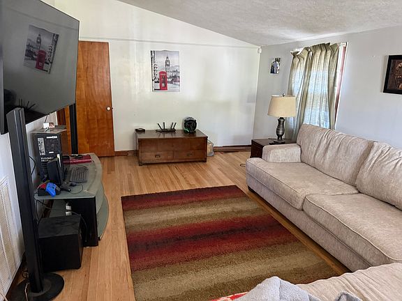3rd image of 308 Colorado St