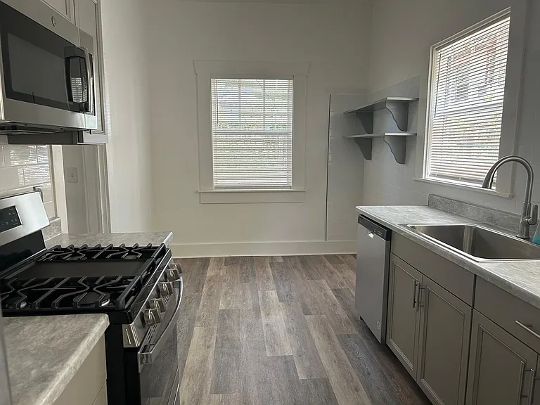 306 W North St #A — Photo 9