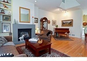 3rd image of 1632 N Hudson Ave APT 10