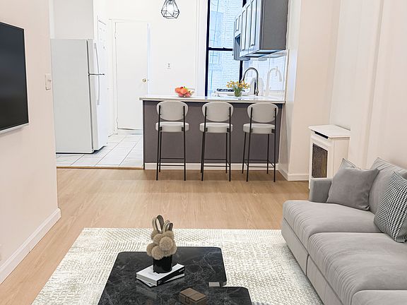 3rd image of 1605 2nd Ave APT 2N