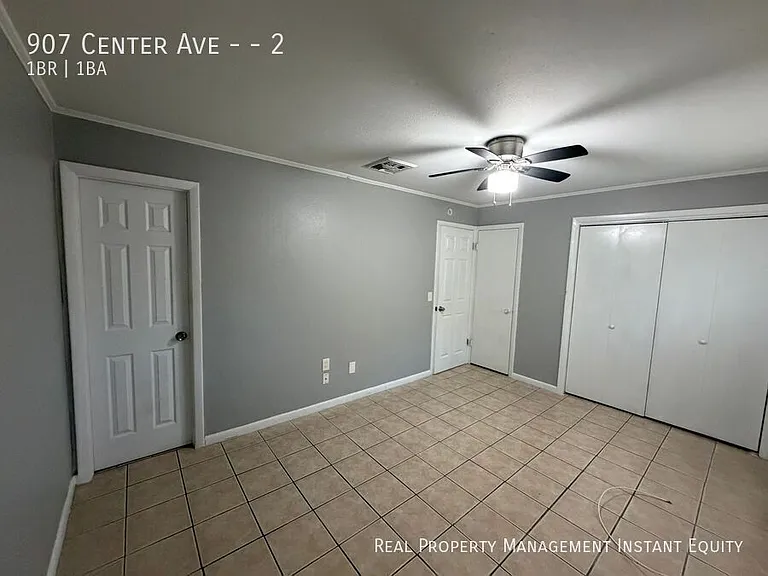 907 Center Ave #2 — Photo 1