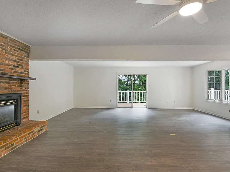 91 Premier Ct — Photo 16