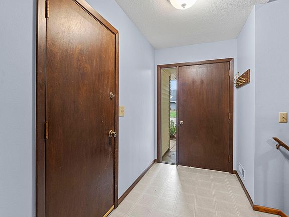 4th image of 2483 Hidden Valley Ln