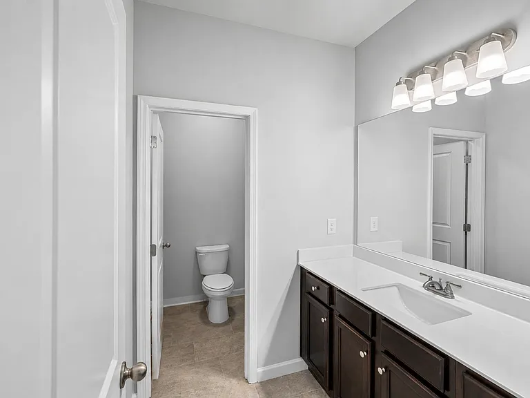 Upstairs full bathroom
