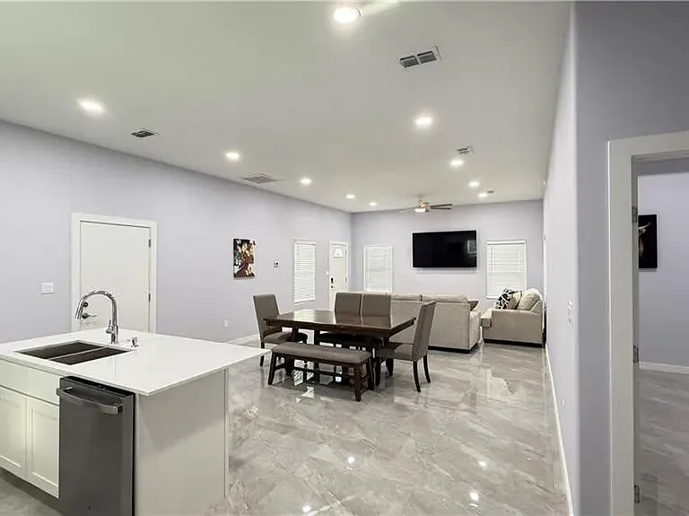 2504 Lilac Ave — Photo 5