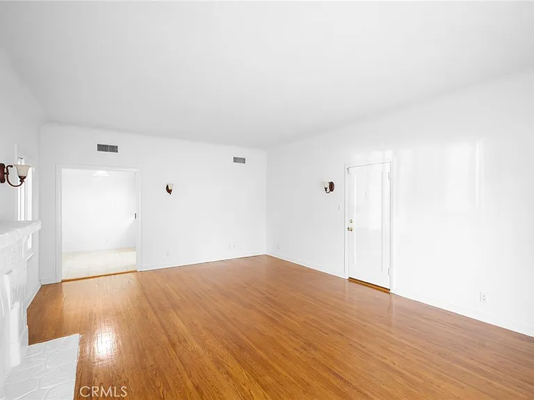 216-218 E Windsor Rd #1 — Photo 4