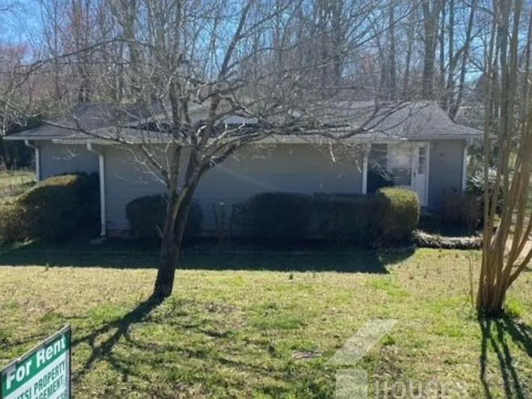 130 Ashdown Dr — Photo 1