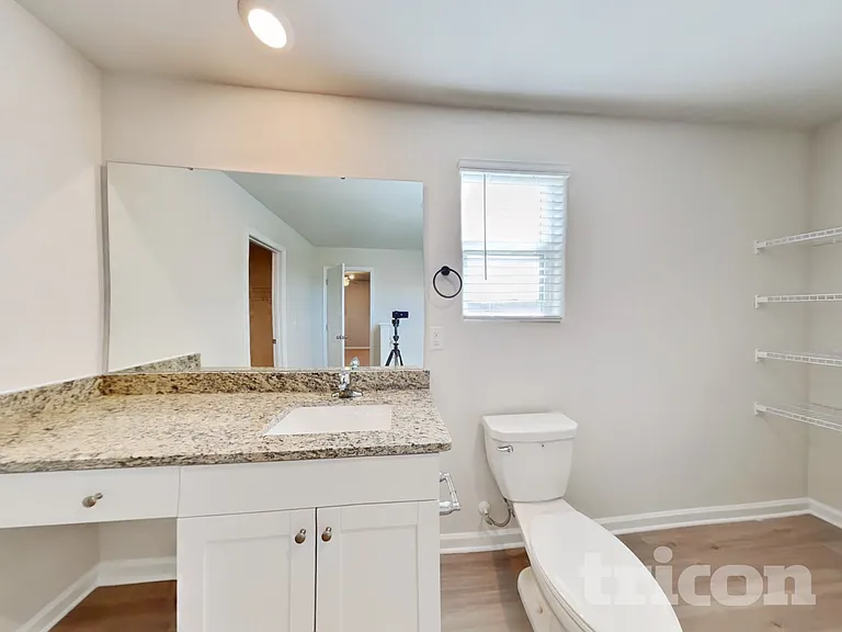 260 Chedworth Dr — Photo 8