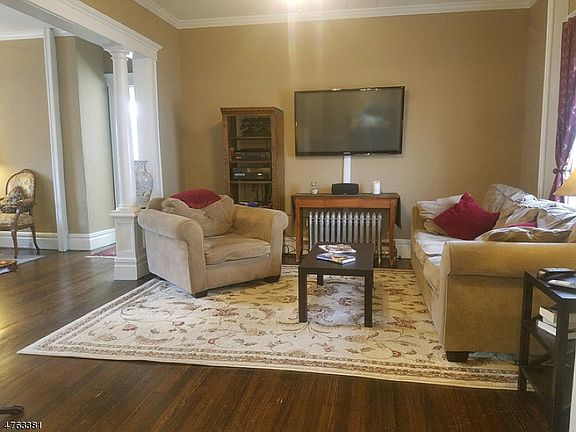 4th image of 1083 Bloomfield Ave