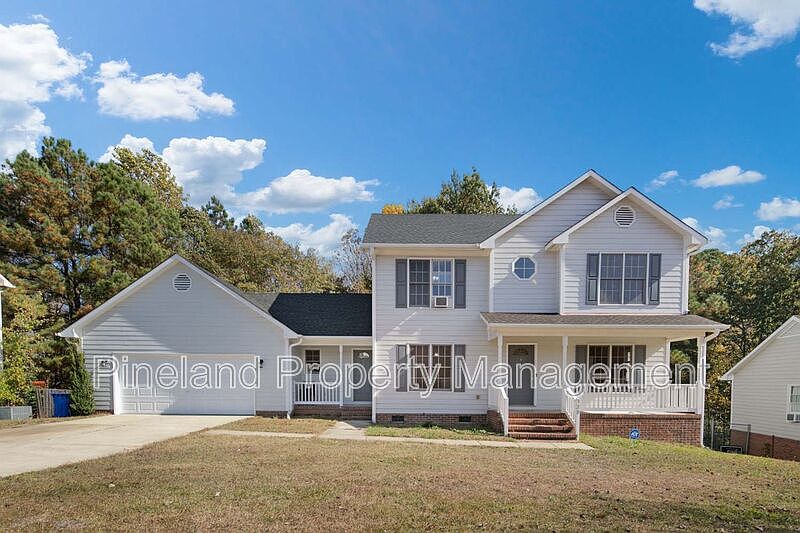 1st image of 320 Roundtree Dr