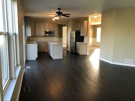 5th image of 200 Woodland Park Cir