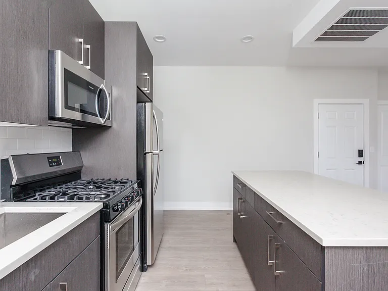 818 W 18th St #4F — Photo 3