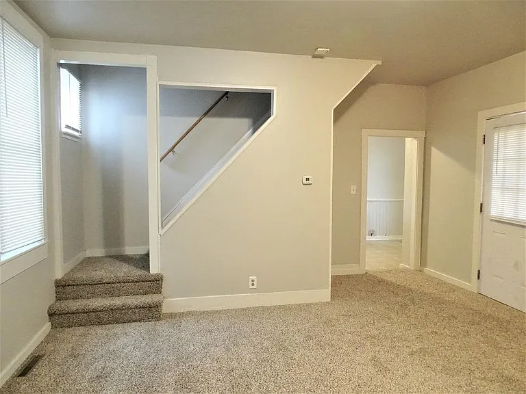 242 W Stiegel St — Photo 5