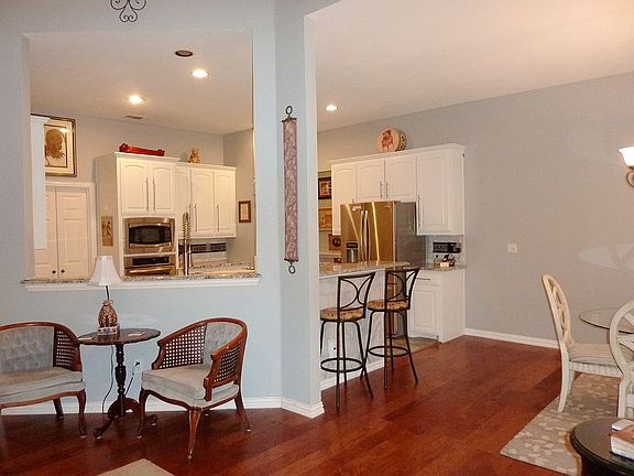 4th image of 1108 Lakewood Dr