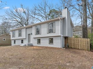 1816 King Charles Ct, Alabaster, AL 35007