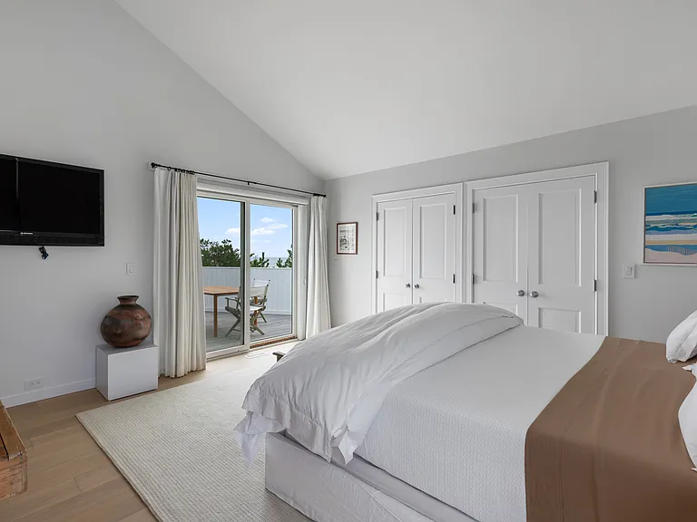 114 Dune Rd — Photo 25