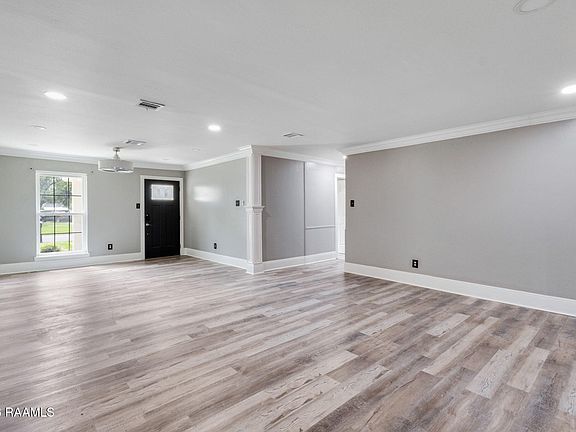 3rd image of 211 Stone Ave