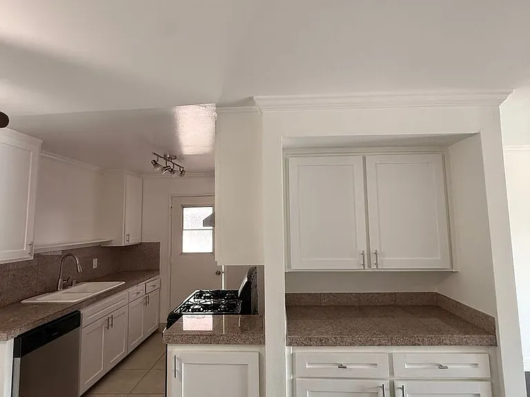 233 S Juanita Ave #1 — Photo 5
