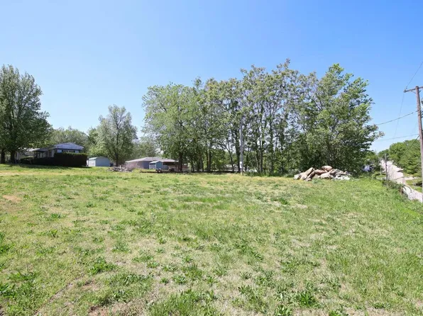 301 S Vine, Stockton, MO 65785