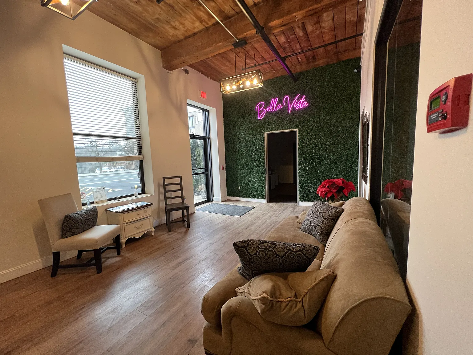 Bella Vista Apartments — Photo 3
