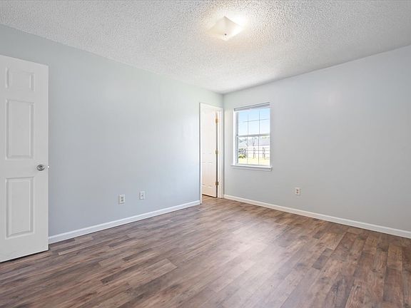 4th image of 756 Melissa Dr