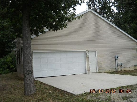 3rd image of 2964 Foster Ln