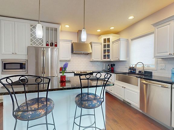 3rd image of 1709 E Horizon Ln