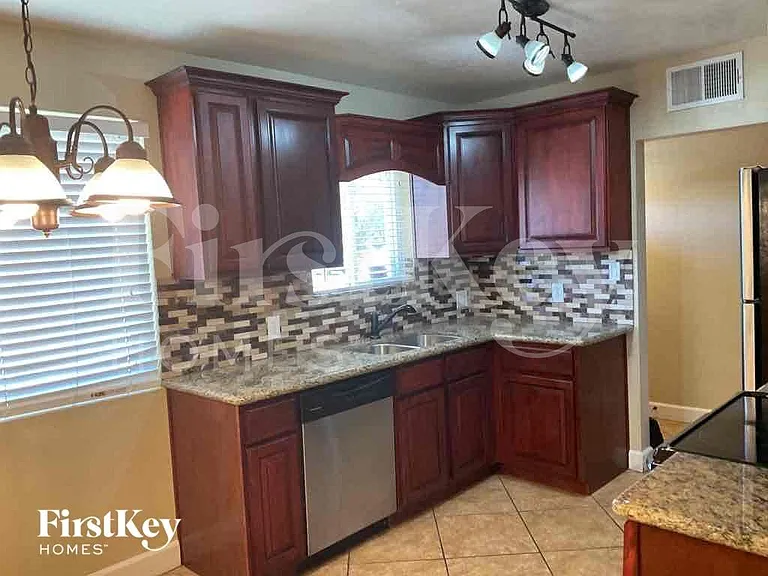 2204 W Nicolet Ave — Photo 5