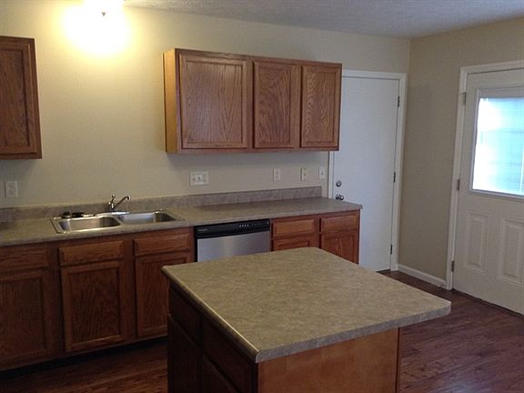 4th image of 4760 Olde Park Dr