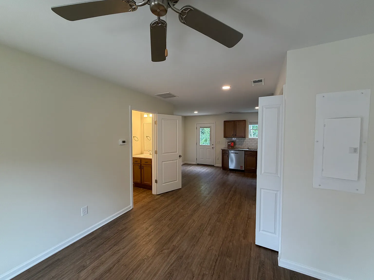 2 bed, 1.5 bath, 1000 sqft, $1,150 — Photo 4
