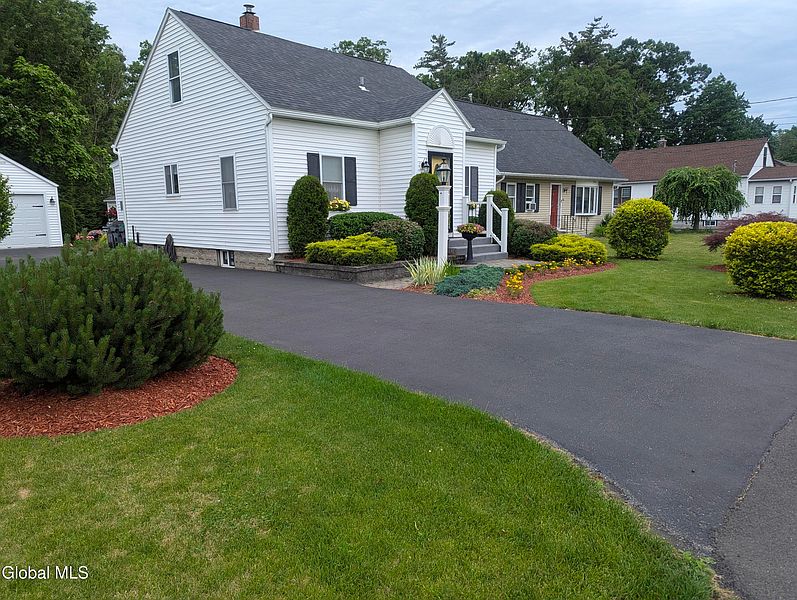 5th image of 34 Van Heusen Street