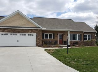 1207 Cecilia Dr, Strasburg, OH 44680
