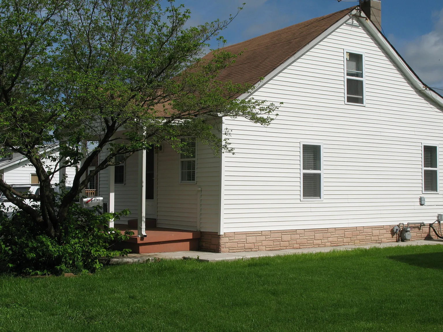 309 E 2nd St photo 1