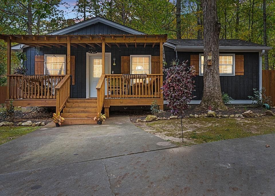 1st image of 700 Hale Dr