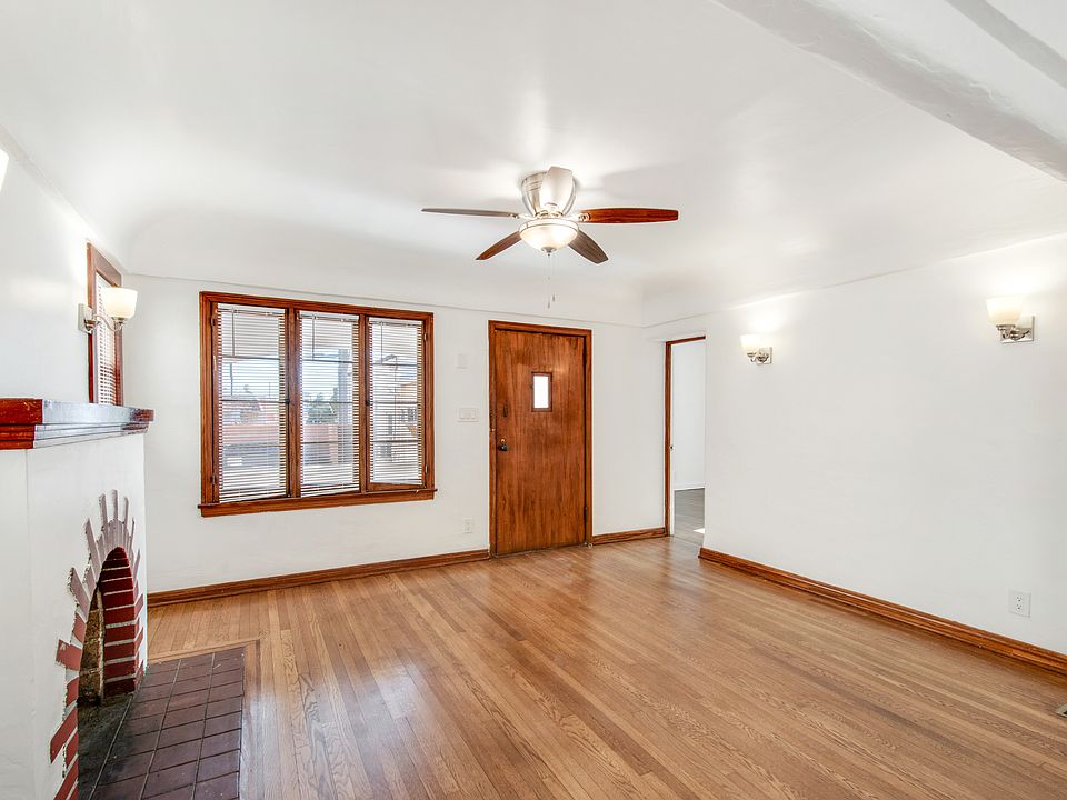 Spacious living room