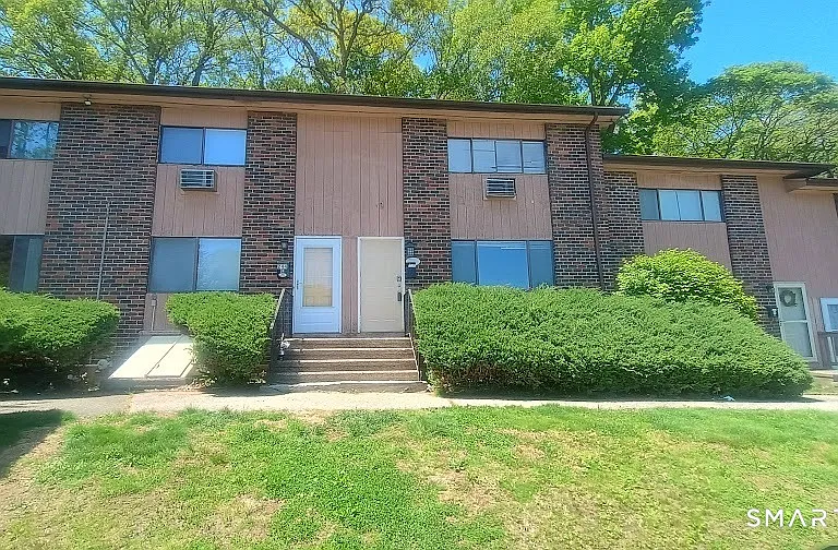 244 Oakville Ave #F — Photo 2