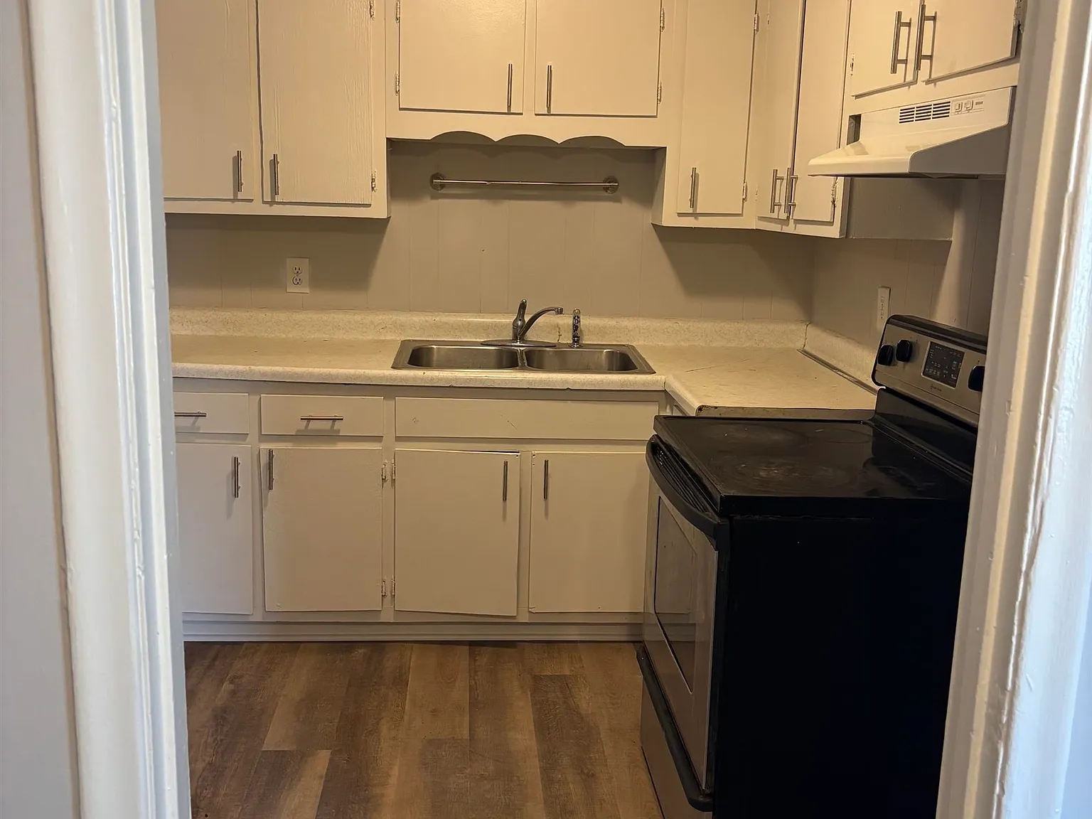4 bed, 2.0 bath, 1388 sqft, $1,200 — Photo 2