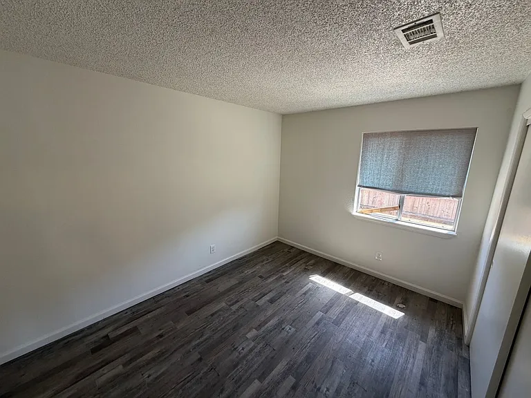 4813 Almaguer Ave — Photo 8