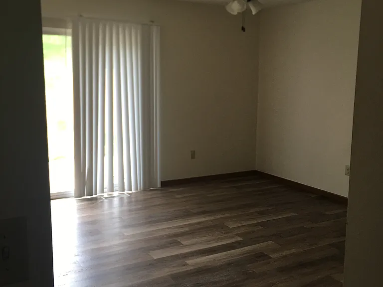 296 Magnolia Dr — Photo 2