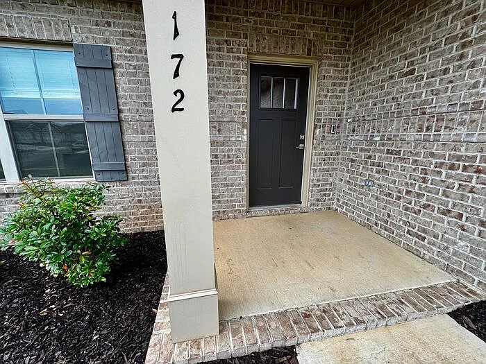 172 Shangrila Way — Photo 1