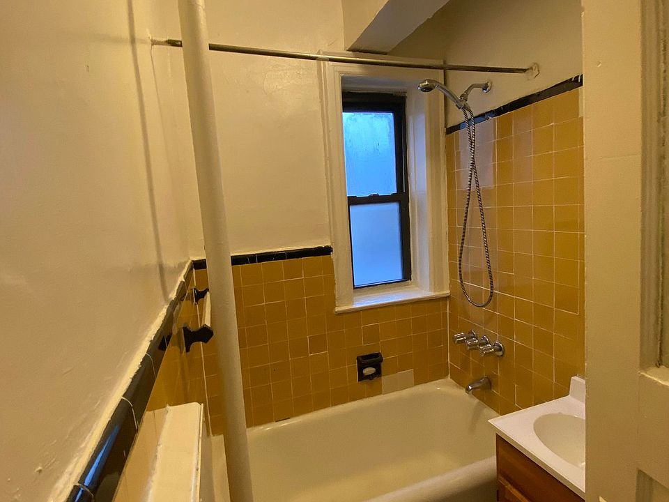 2nd image of 179 Gelston Ave APT 1C