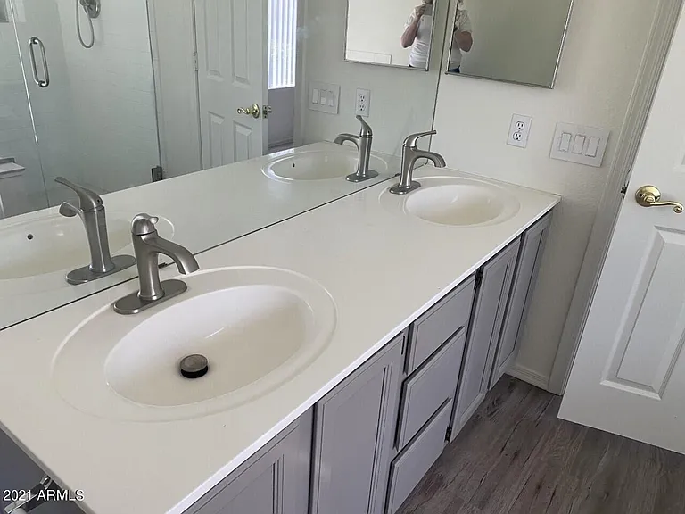 525 W Candlewood Ln — Photo 14