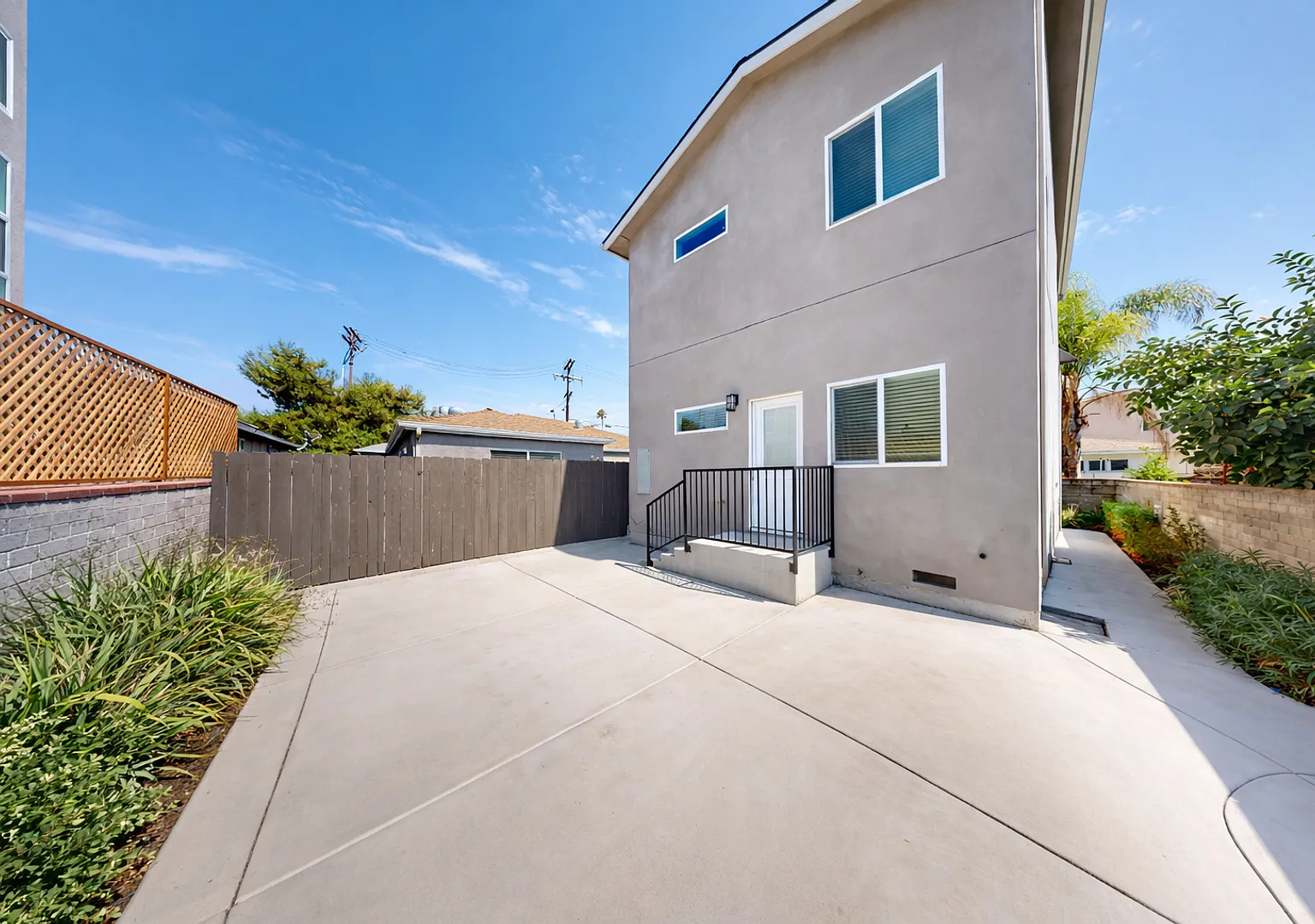4BD/2BA with designated yard space! — Photo 1