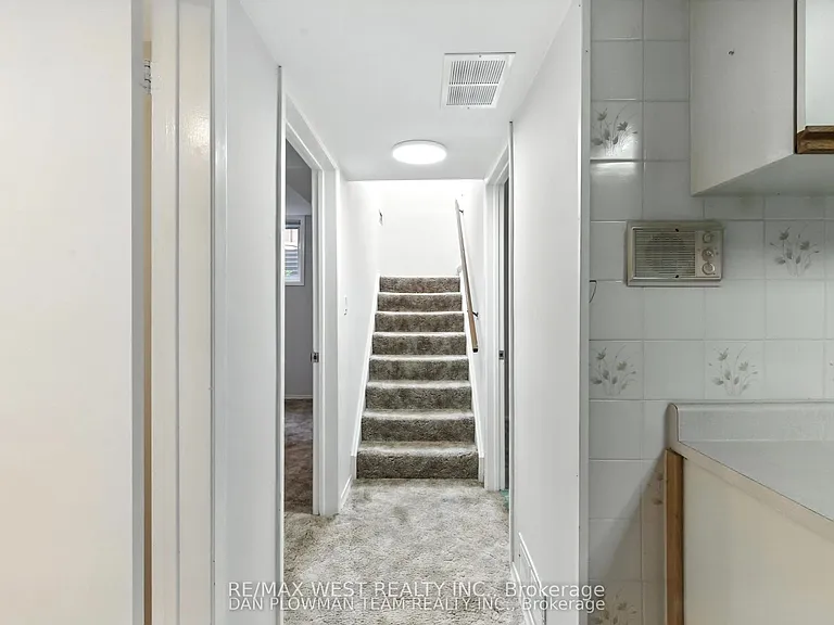 83 Sherwood Rd E #2 — Photo 7