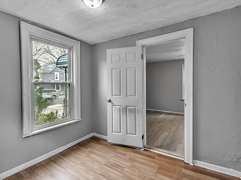 53 Sirret St #1 — Photo 6