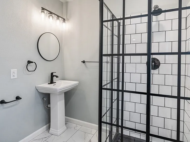 208 N Coleman St — Photo 16