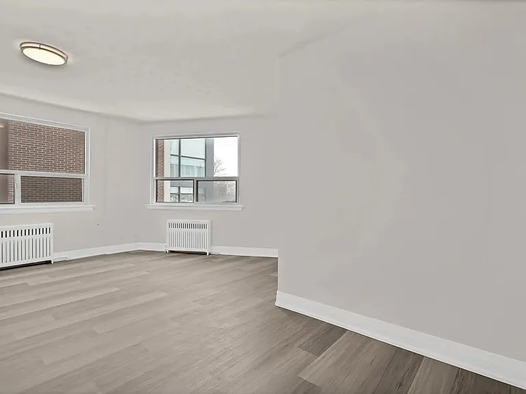 1336 Kingston Rd — Photo 4