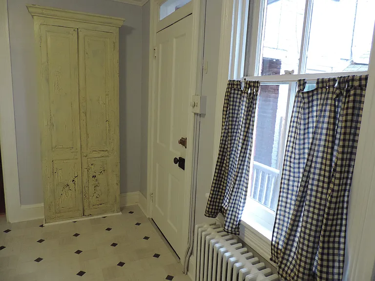 412 W Orange St — Photo 7