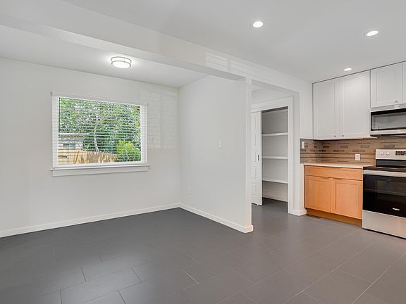 5th image of 3406 Dolphin Dr #A