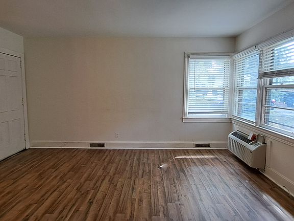 2nd image of 326 Gary St